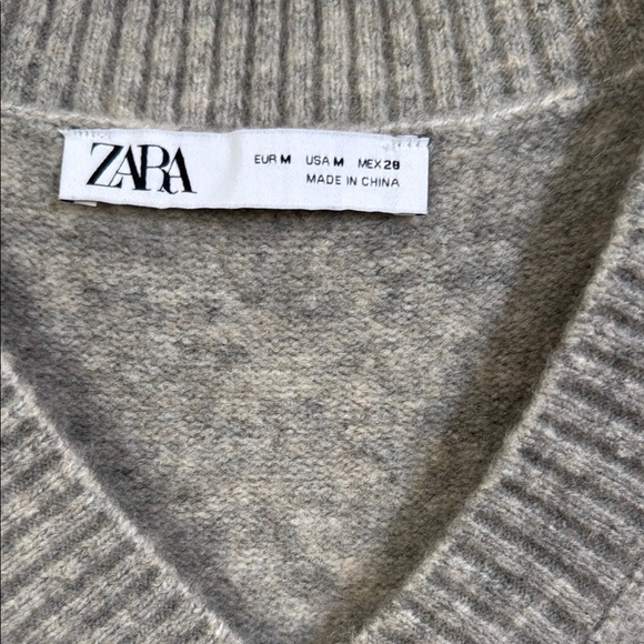 Zara Women's V-Neck Sweater Vest in Heather Gray - Picture 2 of 3